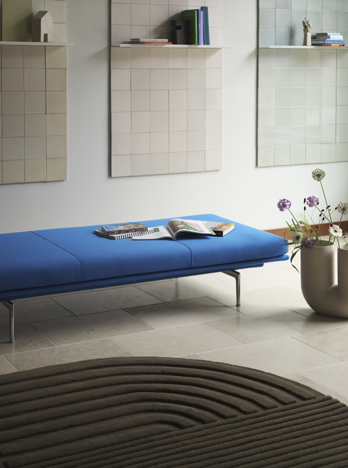 Outline Daybed | Elegantly lounging